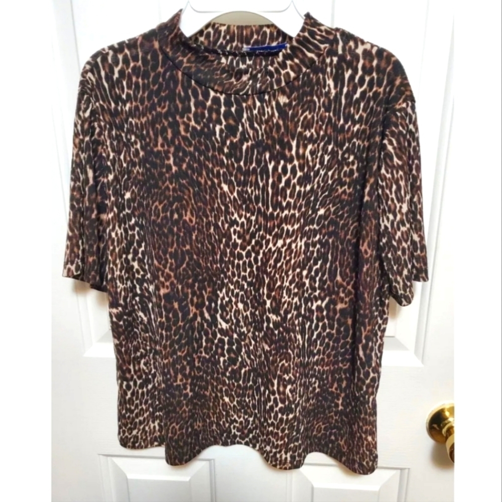 Mock Neck Short Sleeve Top Leopard Print Size L - Very Soft